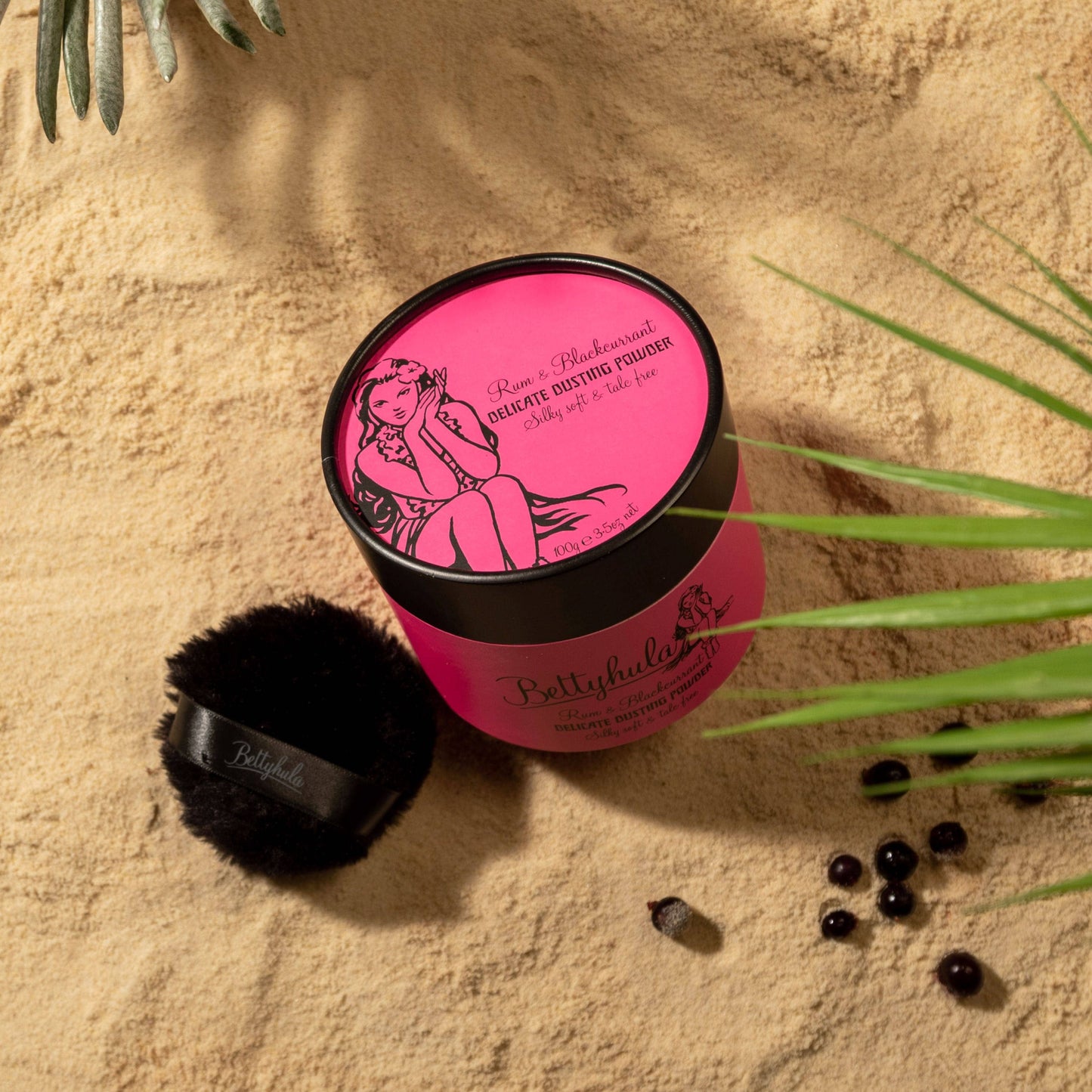 Betty Hula Dusting powder - Rum & Blackcurrant